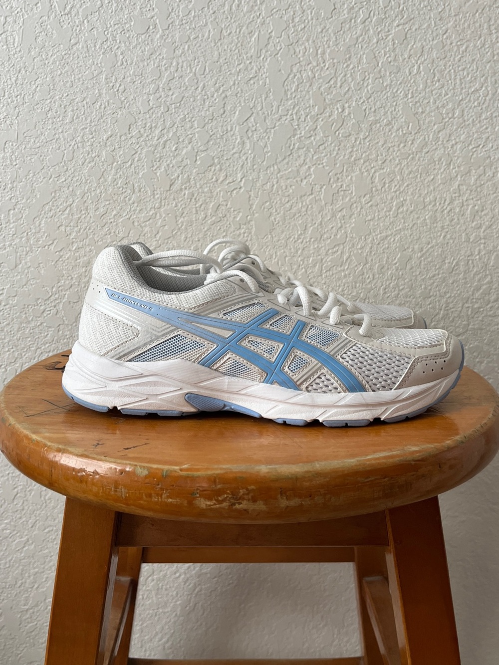 ASICS Women's White/Blue Athletic Running Shoes
